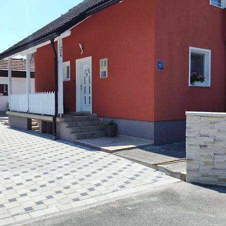 Apartment Igor - Holiday Home Ostarije Екстер'єр фото